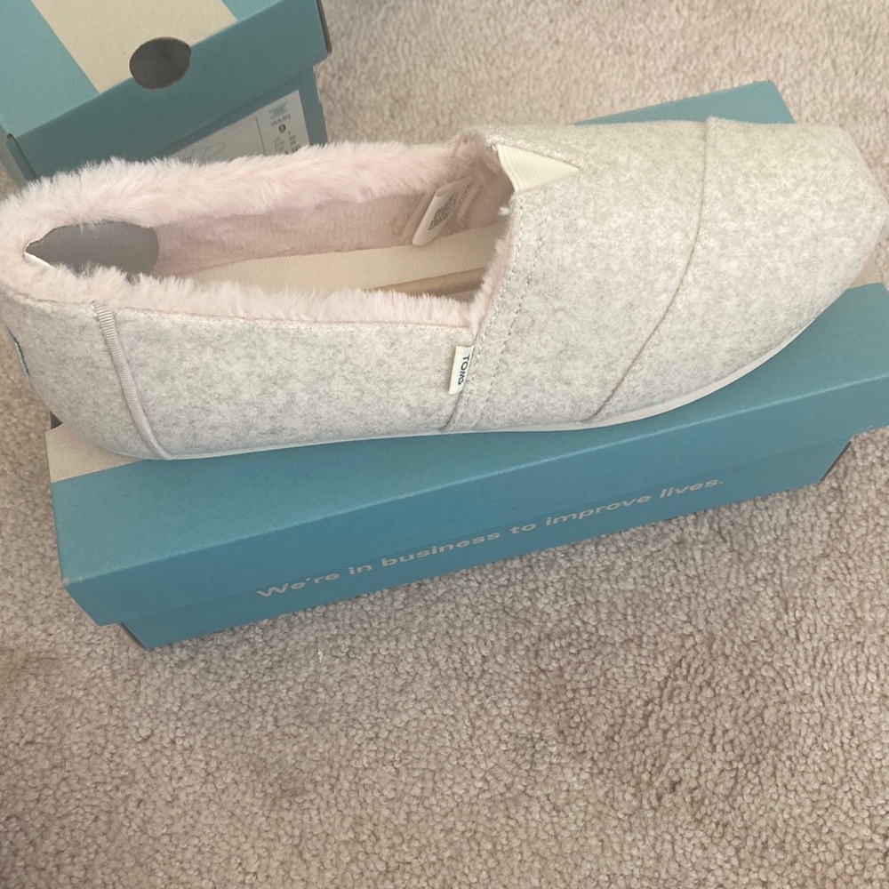 Toms size 9 brand new